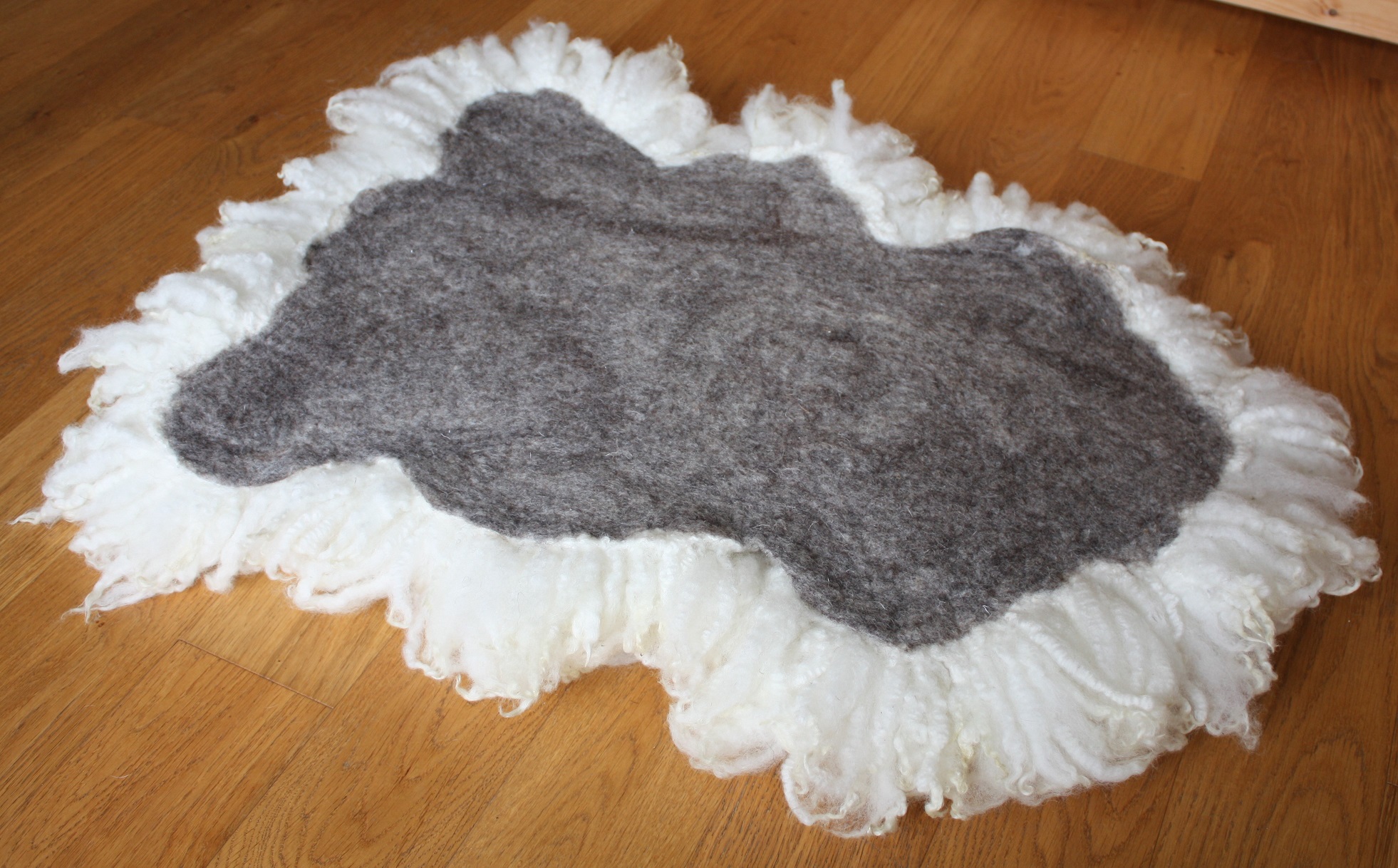 Felted fleece rug, cream, super long locks - Mule fleece - small - Image 2
