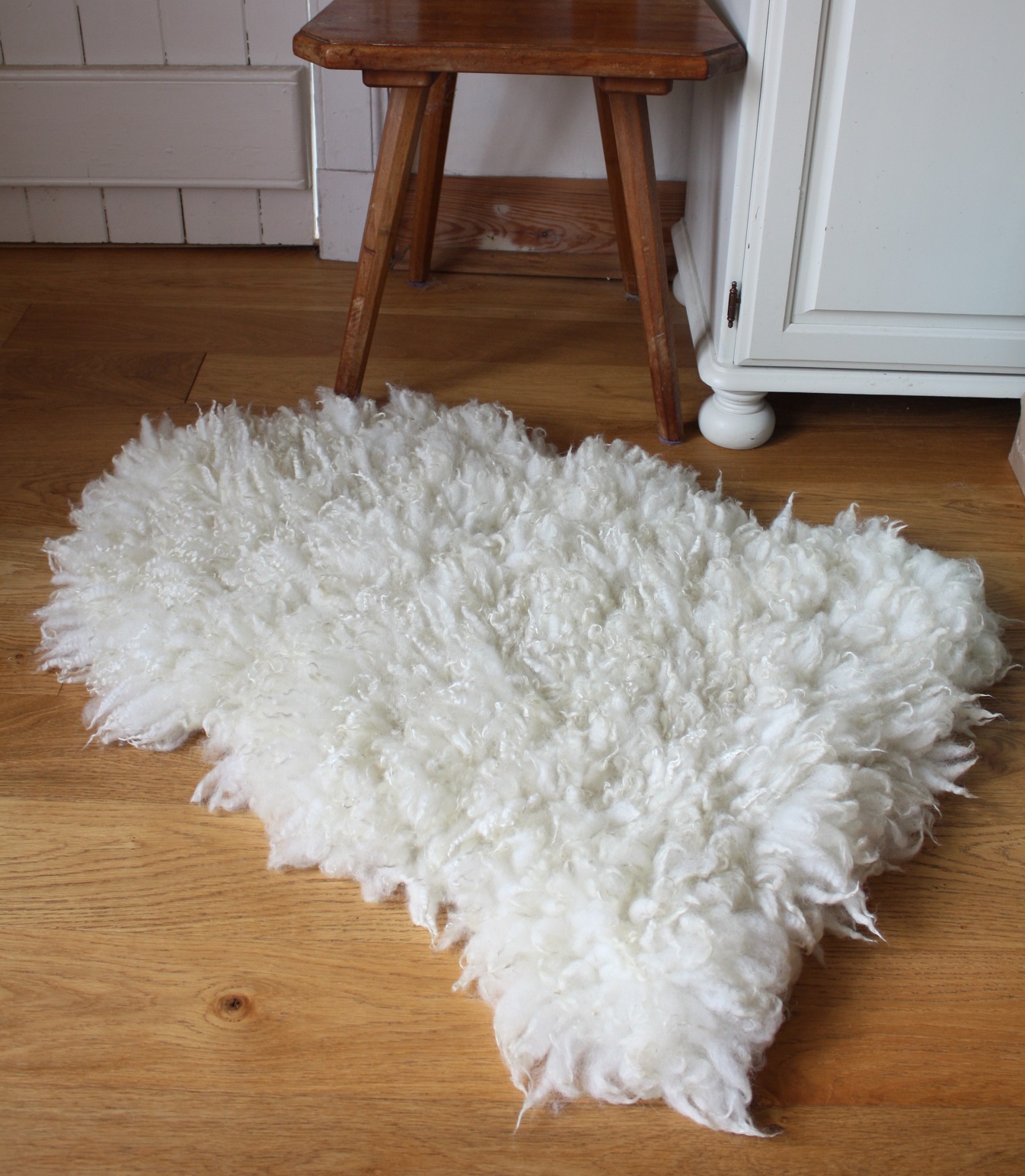 Felted fleece "sheepskin" rug, soft cream curls, Cheviot hog fleece - medium sized - Image 5