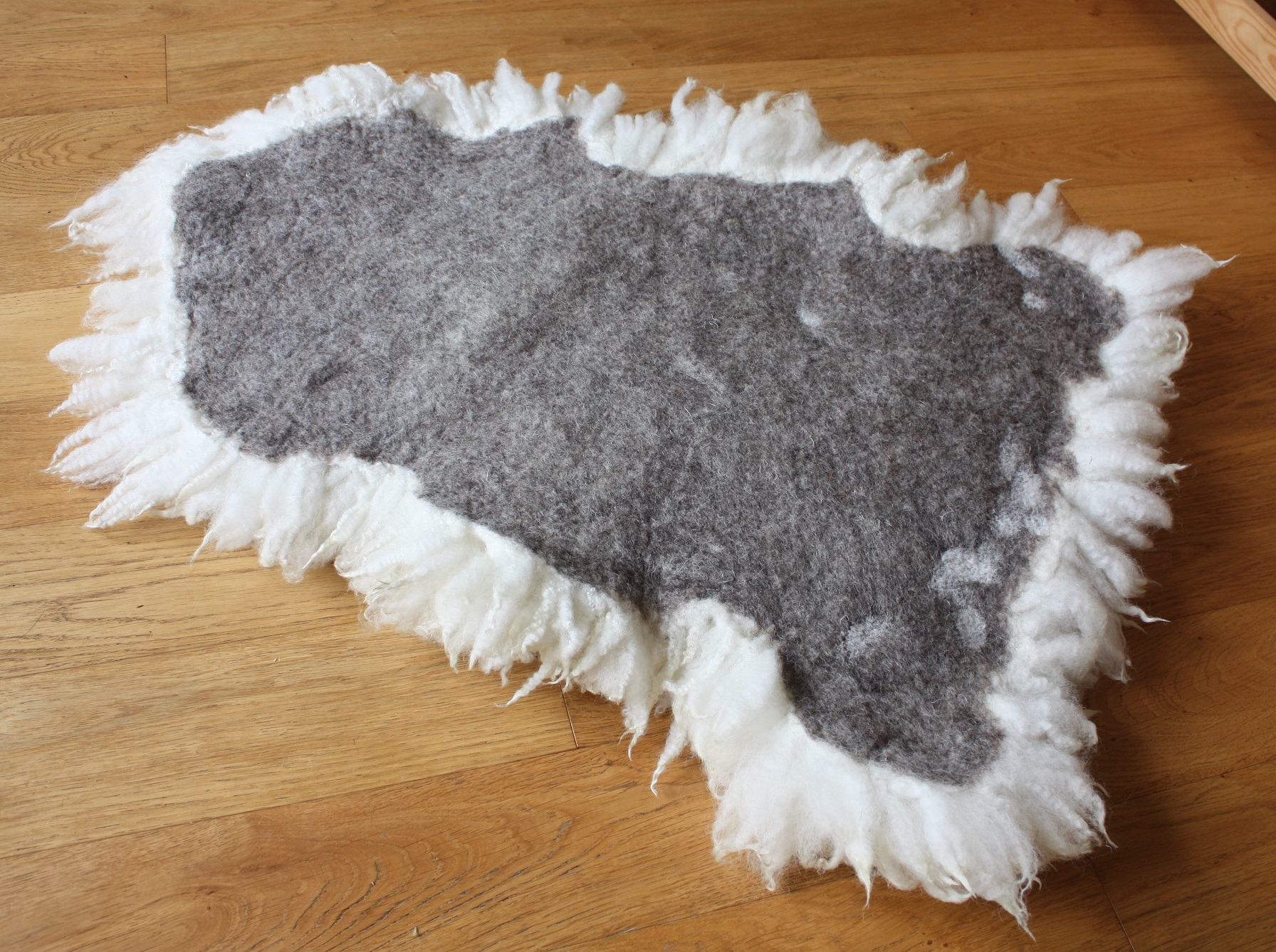 Felted fleece "sheepskin" rug, soft cream curls, Cheviot hog fleece - medium sized - Image 2
