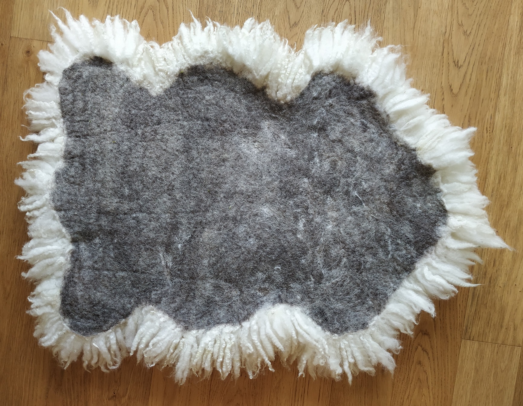 Felted-fleece “sheepskin” rug – cream, long shaggy locks – Mule fleece (Swaledale x Blueface Leicester) – 30” x 20” - Image 3