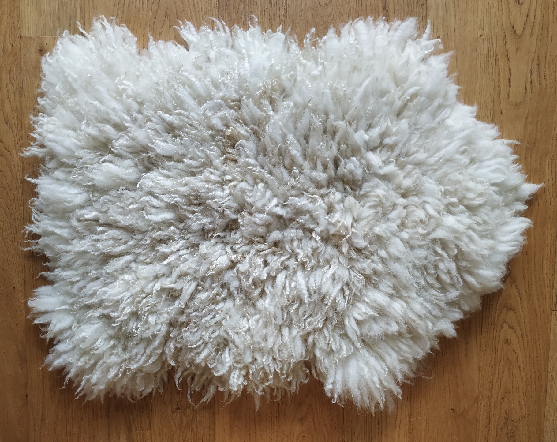 Felted-fleece “sheepskin” rug – cream, long shaggy locks – Mule fleece (Swaledale x Blueface Leicester) – 30” x 20” - Image 2