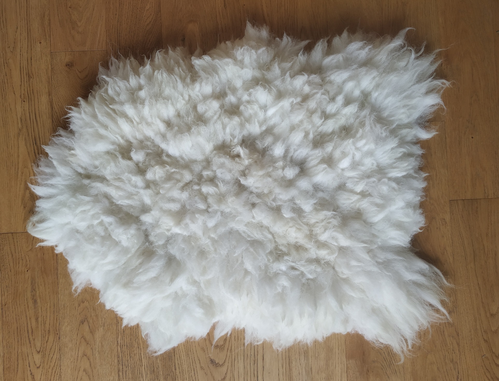 Felted-fleece, sheep-friendly “sheepskin” rug – natural cream – Texel x Herdwick fleece – 28” x 20” - Image 2