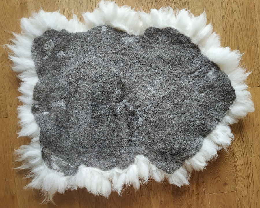 Felted-fleece, sheep-friendly “sheepskin” rug – natural cream – Texel x Herdwick fleece – 28” x 20” - Image 3