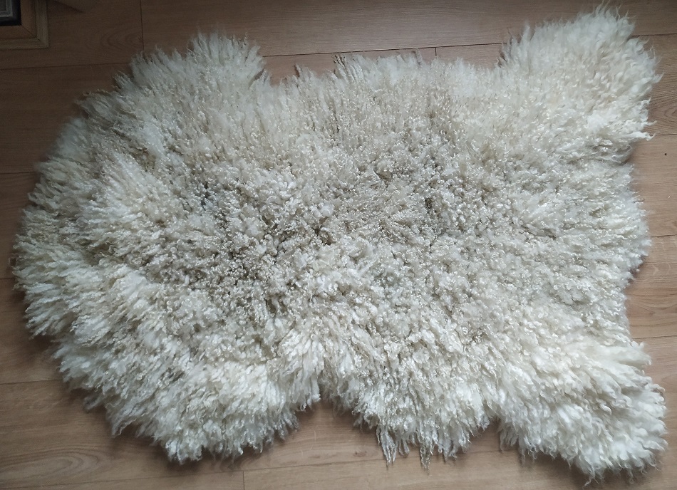 Felted-fleece “sheepskin” rug – natural ivory – Blue Faced Leicester fleece – 40” x 25” - Image 2