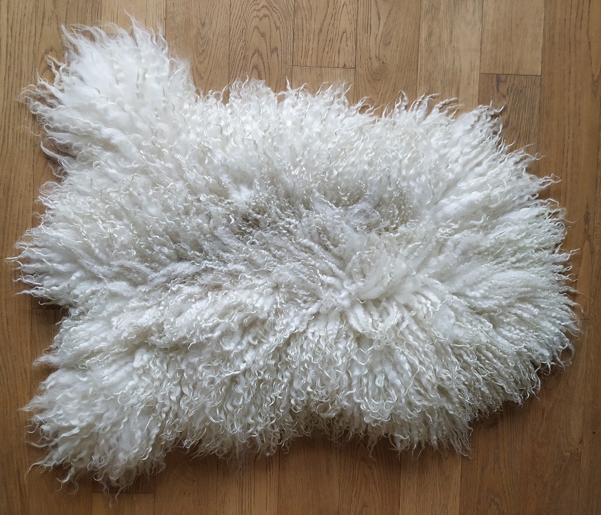 Felted-fleece, sheep-friendly, “sheepskin” rug – natural palest creamy-white – Scotch Mule hog fleece – 34” x 21” - Image 2