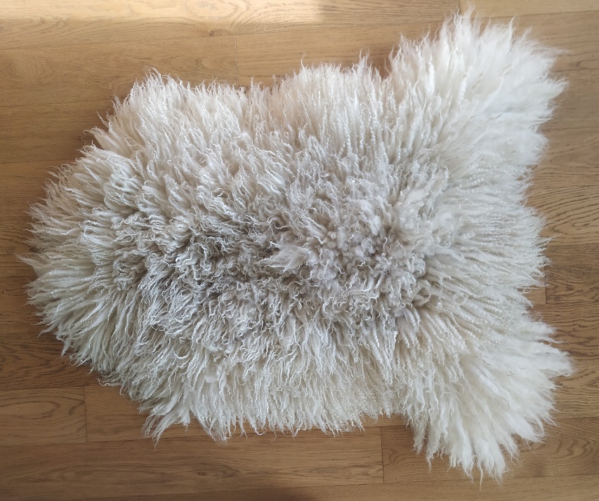 Felted-fleece, sheep-friendly, “sheepskin” rug – natural cream - Scotch Mule hog fleece - 33” x 21” - Image 2